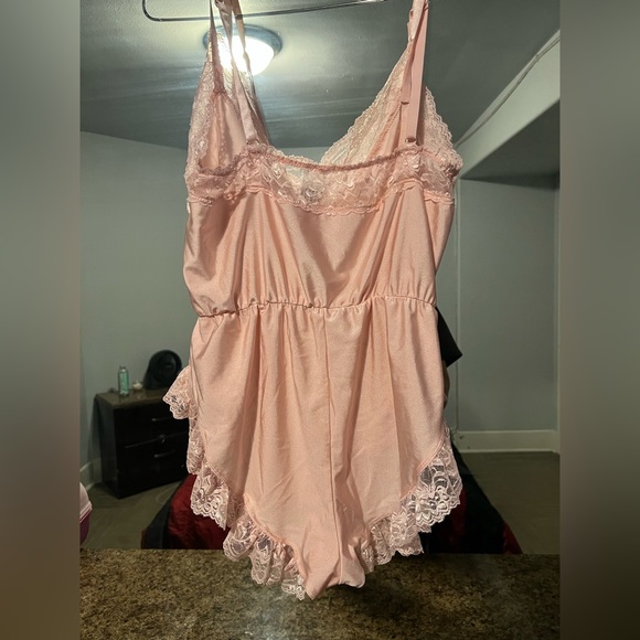 Lingerie - Picture 3 of 3